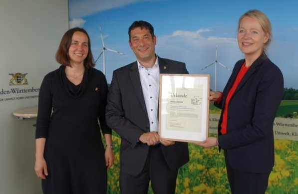 Preisübergabe mit Umweltministerin Thekla Walker und ÖDP-Bürgermeister Markus Hollemann