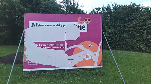 Zerstörtes ÖDP Grossflächenplakat in Denzlingen